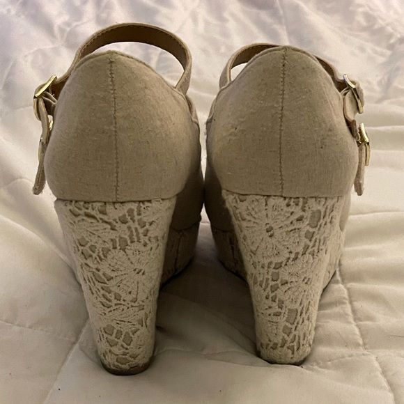 Lace Wedges - Picture 3 of 5